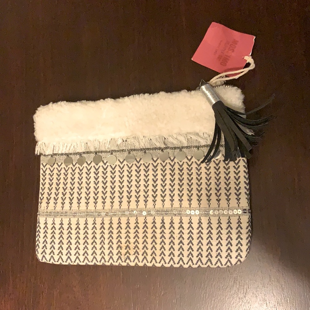 Embroidery pouch